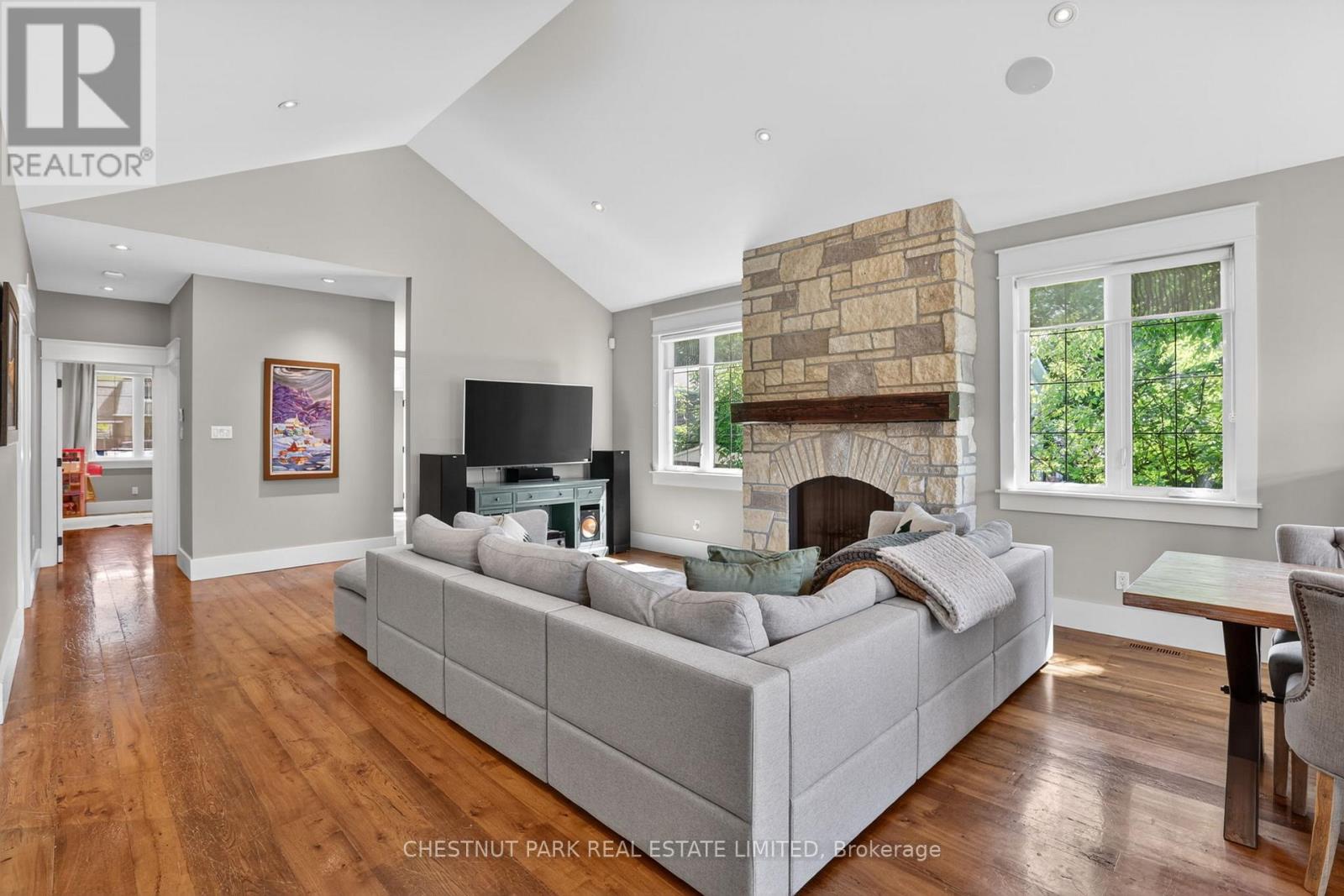 153 Riveredge Drive, Georgina, Ontario  L4P 2P4 - Photo 6 - N13224040