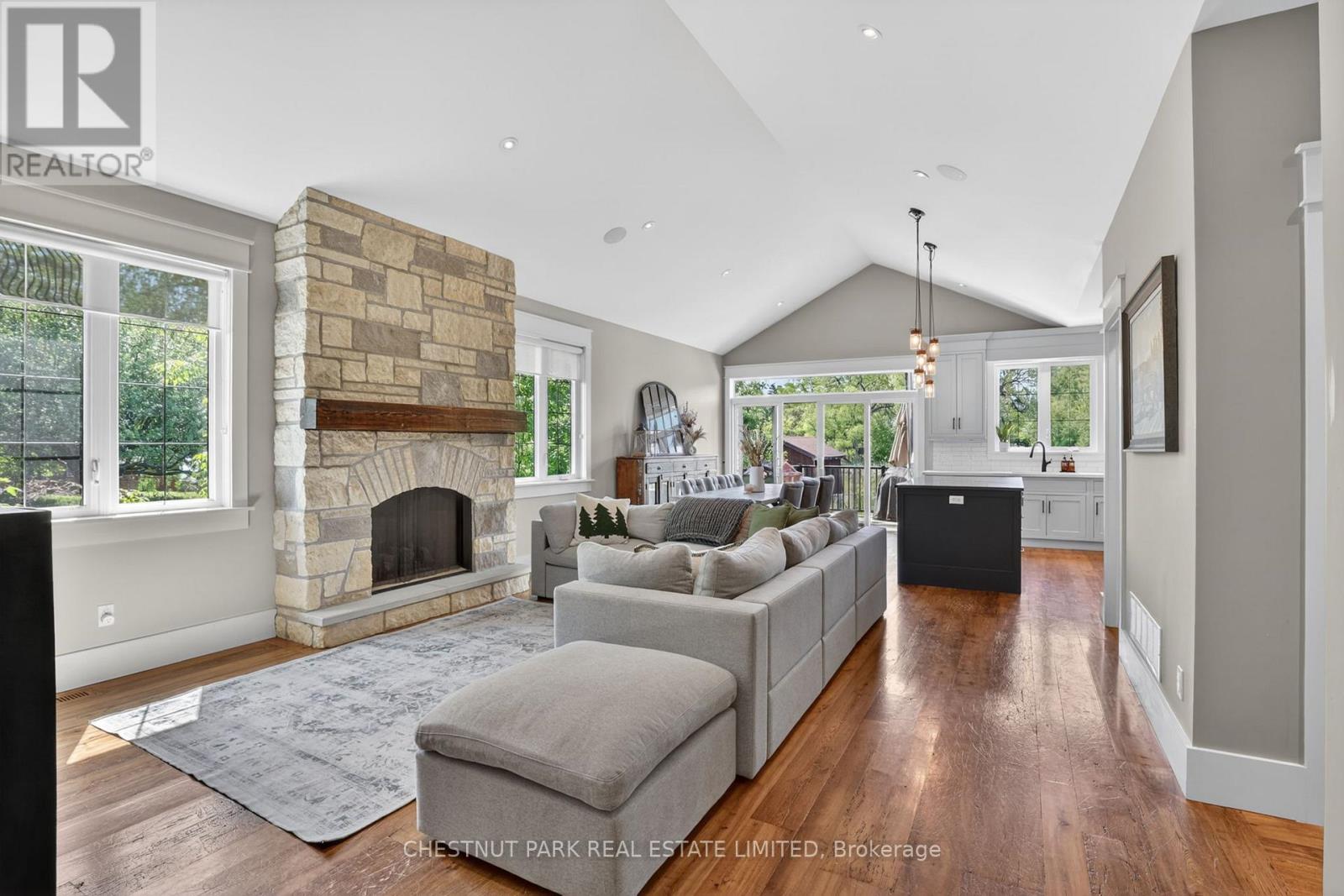 153 Riveredge Drive, Georgina, Ontario  L4P 2P4 - Photo 7 - N13224040