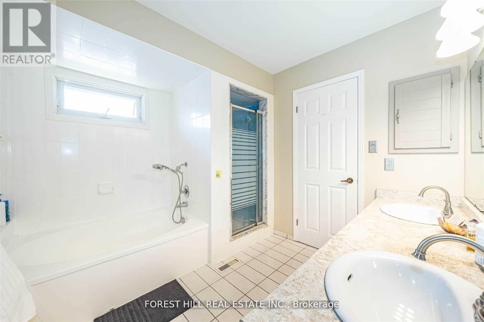 54 Pennock Crescent, Markham, Ontario  L3R 3M4 - Photo 17 - N13224062