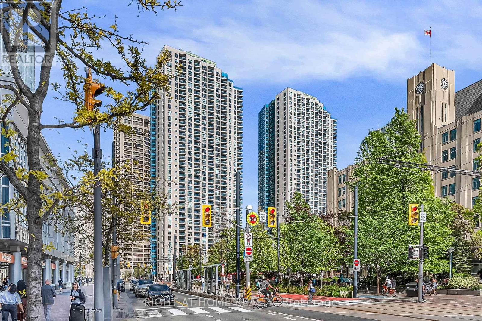 3008 - 99 Harbour Square, Toronto, Ontario  M5J 2H2 - Photo 1 - C13223720