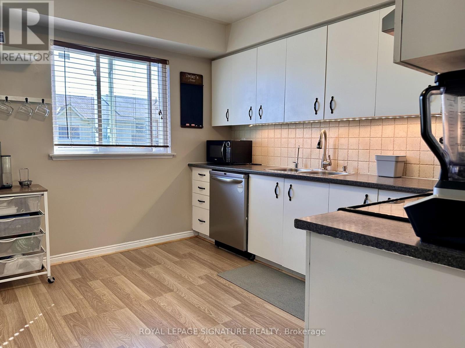 602 Gibney Crescent, Newmarket, Ontario  L3X 1Y3 - Photo 8 - N13222344
