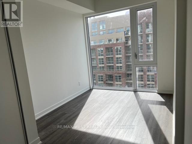 910 - 1808 St Clair Avenue W, Toronto, Ontario  M6N 0C1 - Photo 10 - W13224030