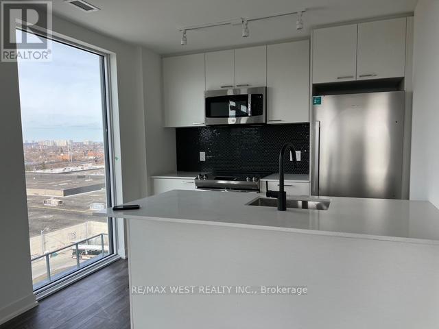 910 - 1808 St Clair Avenue W, Toronto, Ontario  M6N 0C1 - Photo 4 - W13224030