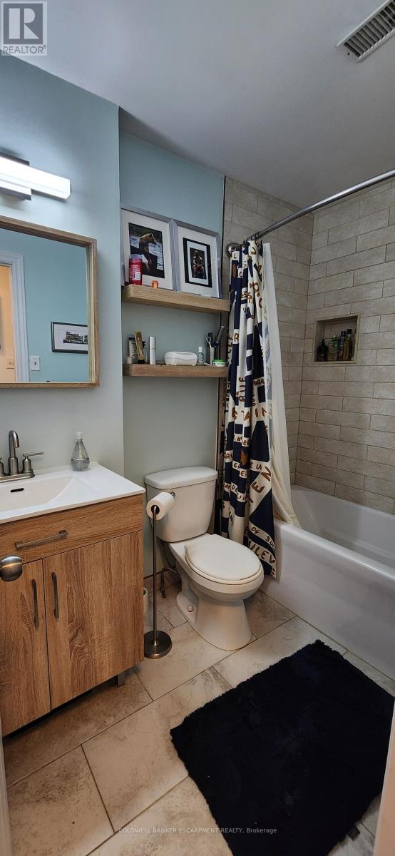 6a Robert Lane, Halton Hills, Ontario  L7G 5L9 - Photo 12 - W13224050