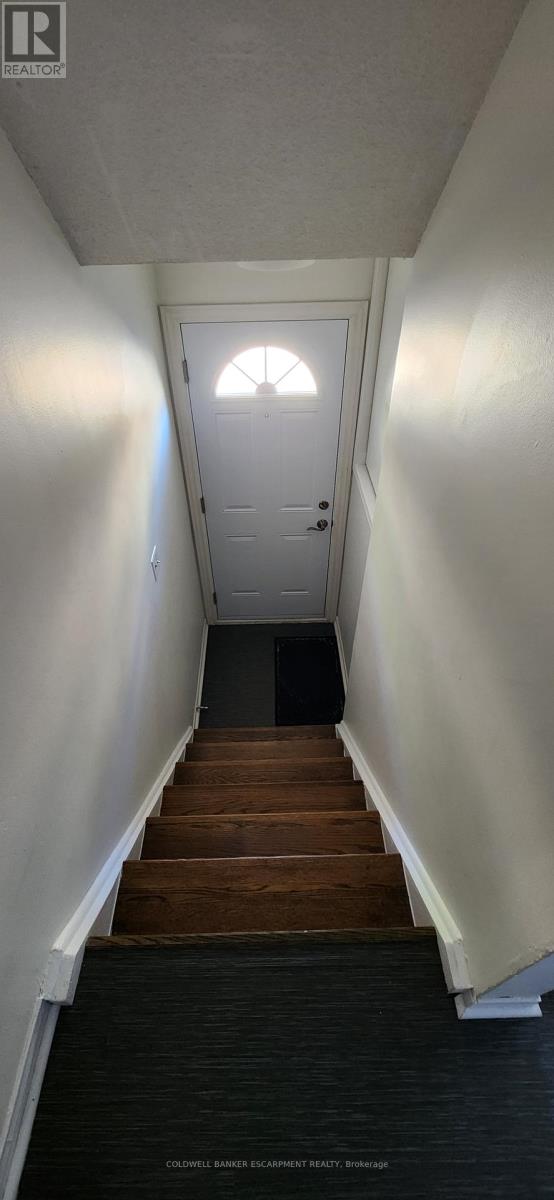6a Robert Lane, Halton Hills, Ontario  L7G 5L9 - Photo 3 - W13224050