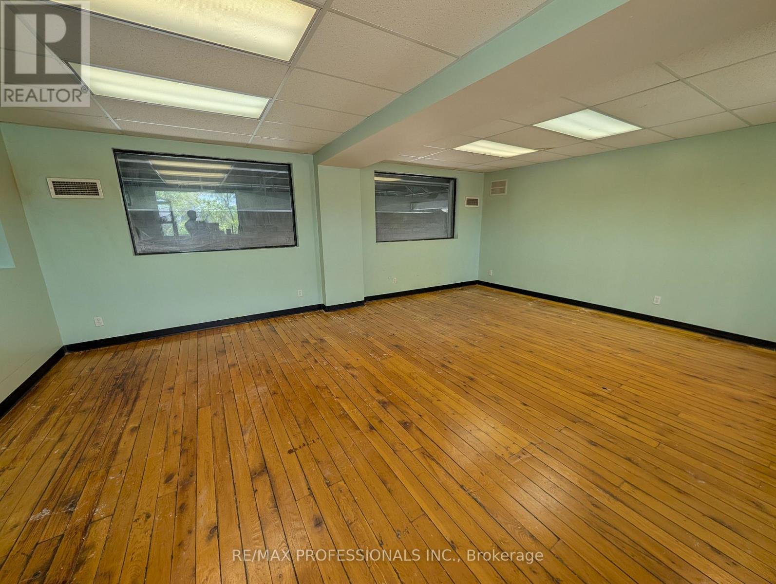 D - 1571 The Queensway Avenue, Toronto, Ontario M8Z 1T8 - Photo 5 - W13224074
