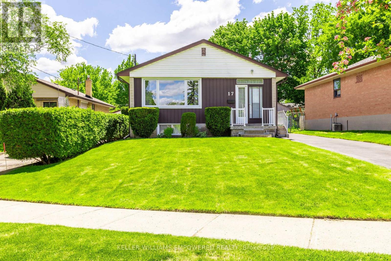 17 CHECKENDON DRIVE, Toronto, Ontario