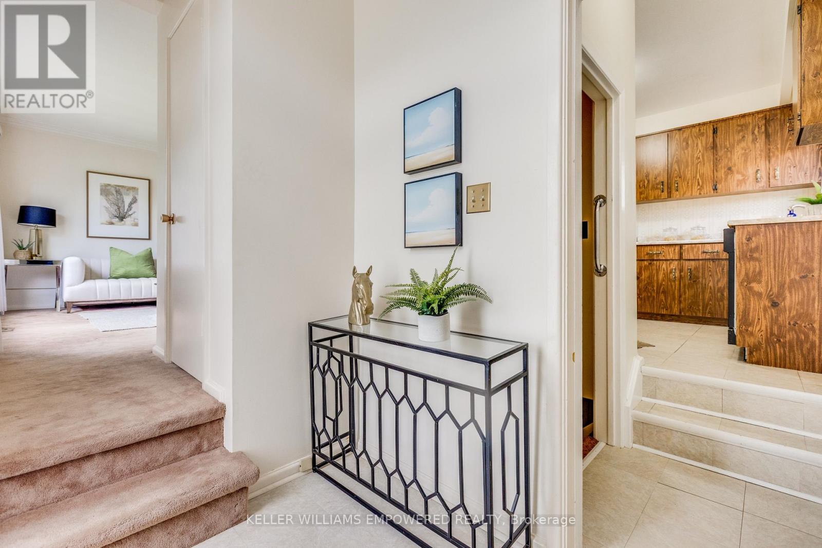 17 Checkendon Drive, Toronto, Ontario  M9W 2Y8 - Photo 4 - W13224110