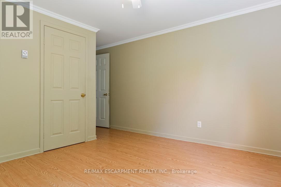 1393 Winglos Court, Mississauga, Ontario  L5C 1R2 - Photo 18 - W13224174
