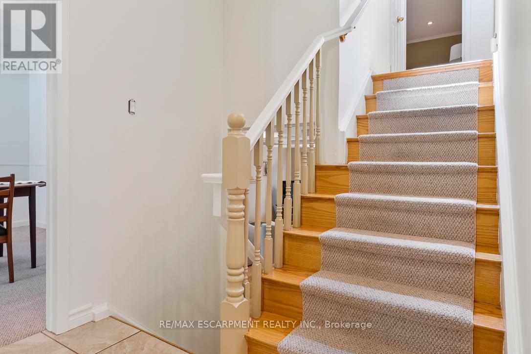 1393 Winglos Court, Mississauga, Ontario  L5C 1R2 - Photo 19 - W13224174