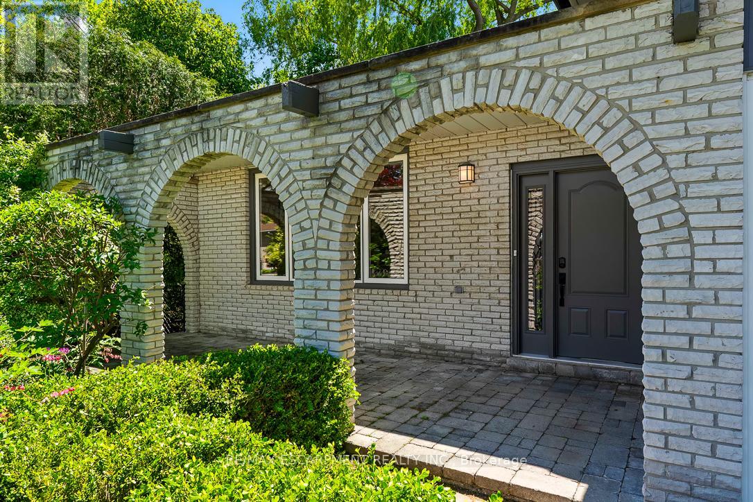 1393 Winglos Court, Mississauga, Ontario  L5C 1R2 - Photo 2 - W13224174