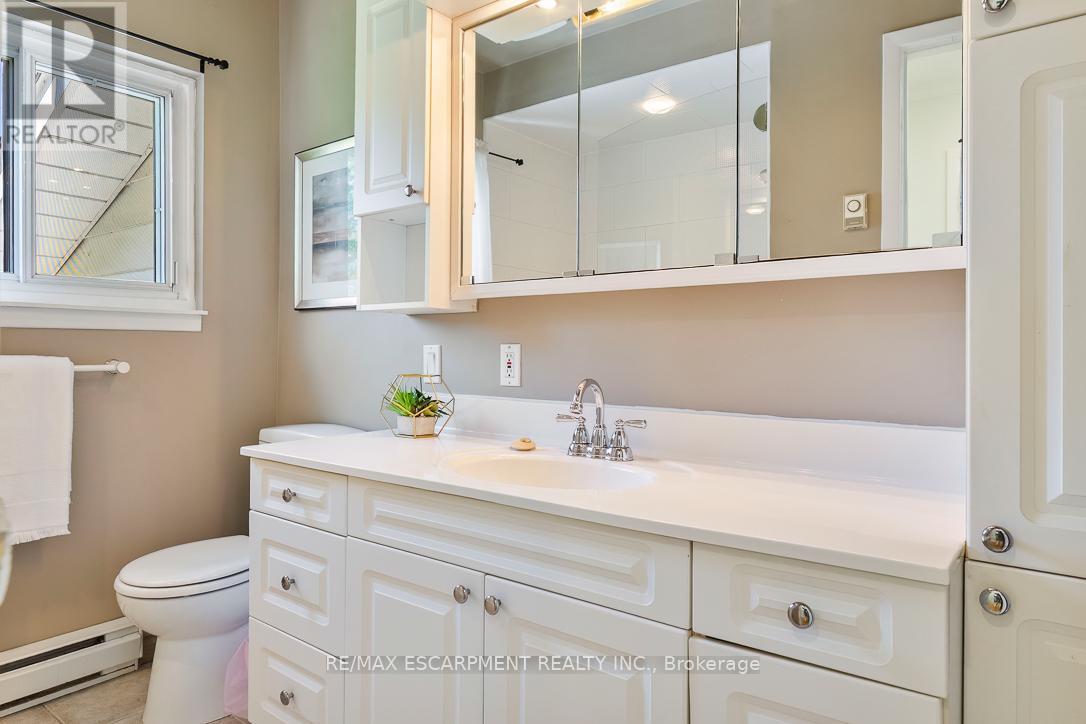 1393 Winglos Court, Mississauga, Ontario  L5C 1R2 - Photo 28 - W13224174