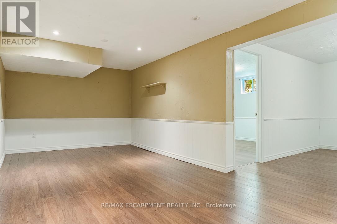 1393 Winglos Court, Mississauga, Ontario  L5C 1R2 - Photo 33 - W13224174