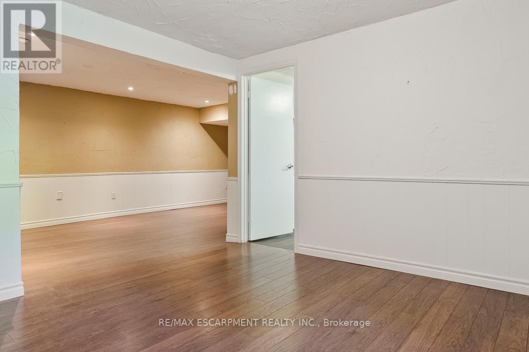 1393 Winglos Court, Mississauga, Ontario  L5C 1R2 - Photo 34 - W13224174