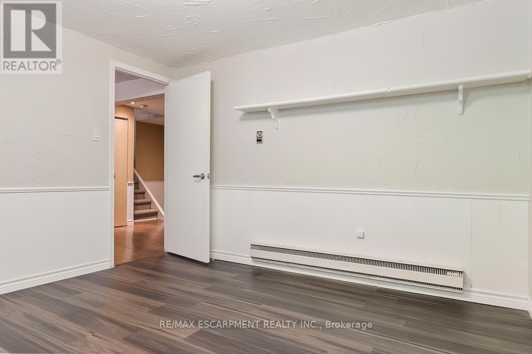 1393 Winglos Court, Mississauga, Ontario  L5C 1R2 - Photo 38 - W13224174