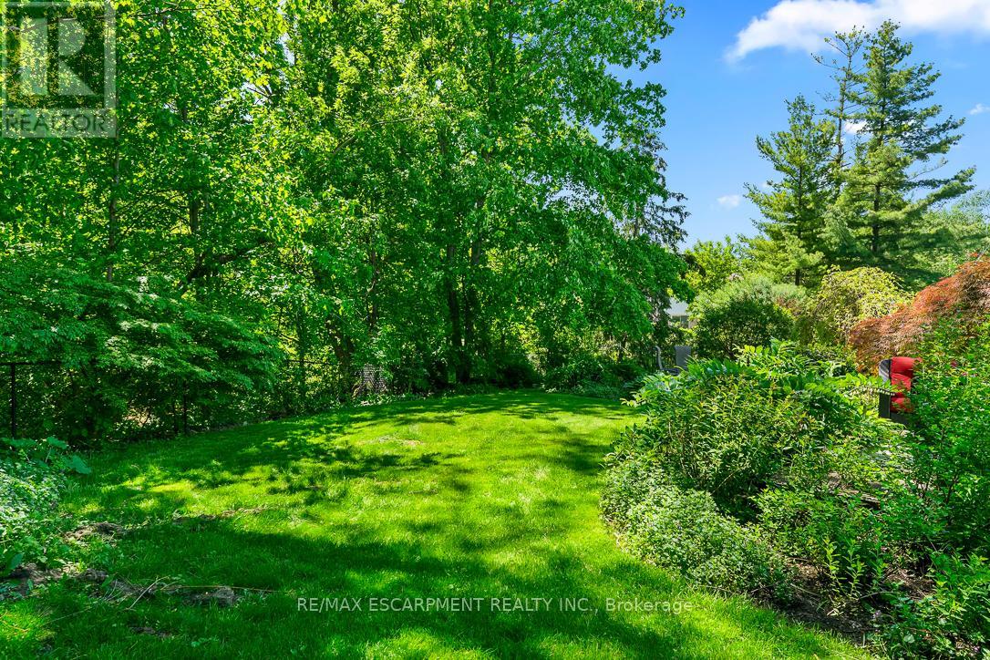 1393 Winglos Court, Mississauga, Ontario  L5C 1R2 - Photo 42 - W13224174