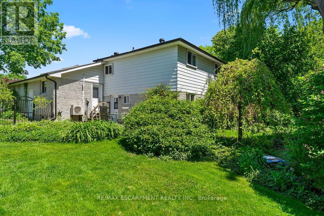 1393 Winglos Court, Mississauga, Ontario  L5C 1R2 - Photo 46 - W13224174
