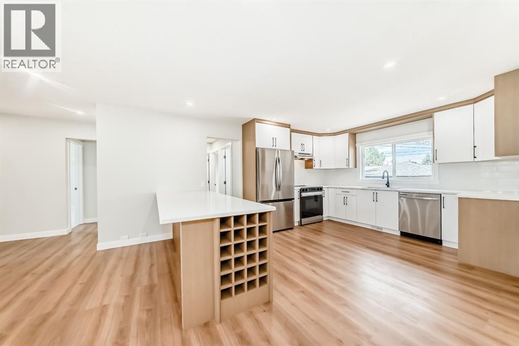 5128 Maryvale Drive Ne, Calgary, Alberta  T2A 2V6 - Photo 4 - A2315041