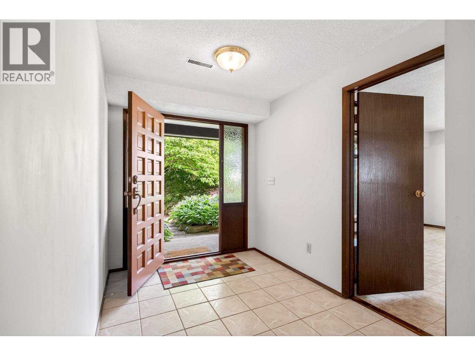 1418 Grover Avenue, Coquitlam, British Columbia  V3J 3G2 - Photo 6 - R3130242