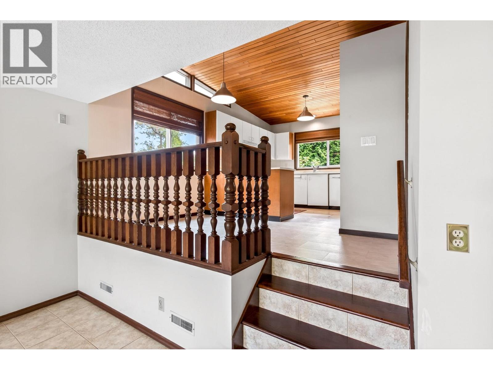 1418 Grover Avenue, Coquitlam, British Columbia  V3J 3G2 - Photo 9 - R3130242