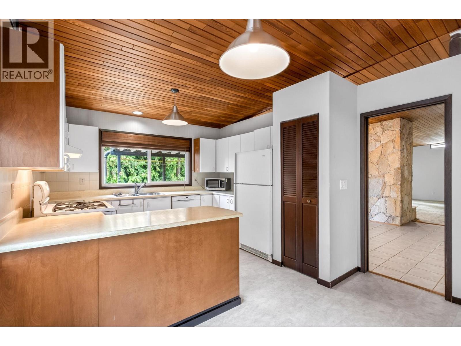 1418 Grover Avenue, Coquitlam, British Columbia  V3J 3G2 - Photo 11 - R3130242