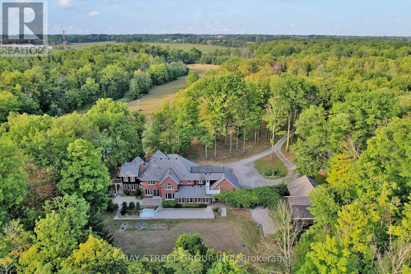 902 SHAVER ROAD, Hamilton, Ontario
