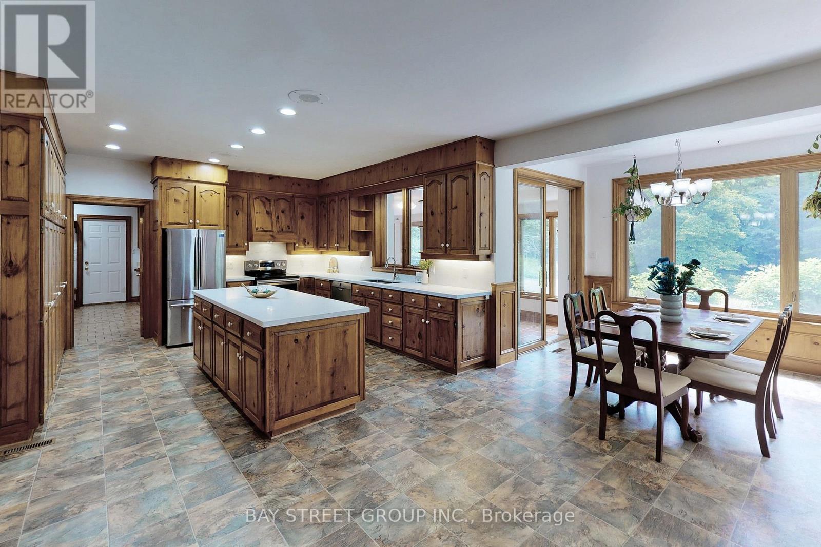 902 Shaver Road, Hamilton, Ontario  L9G 3K9 - Photo 21 - X13224022