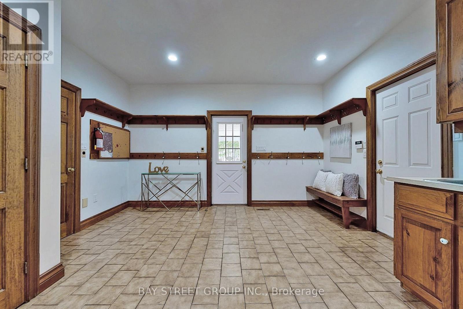 902 Shaver Road, Hamilton, Ontario  L9G 3K9 - Photo 25 - X13224022
