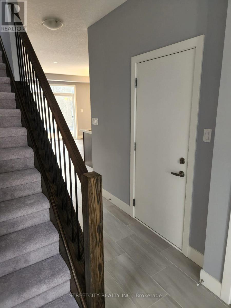 2012 Evans Boulevard, London South, Ontario  N6M 0J7 - Photo 3 - X13224458