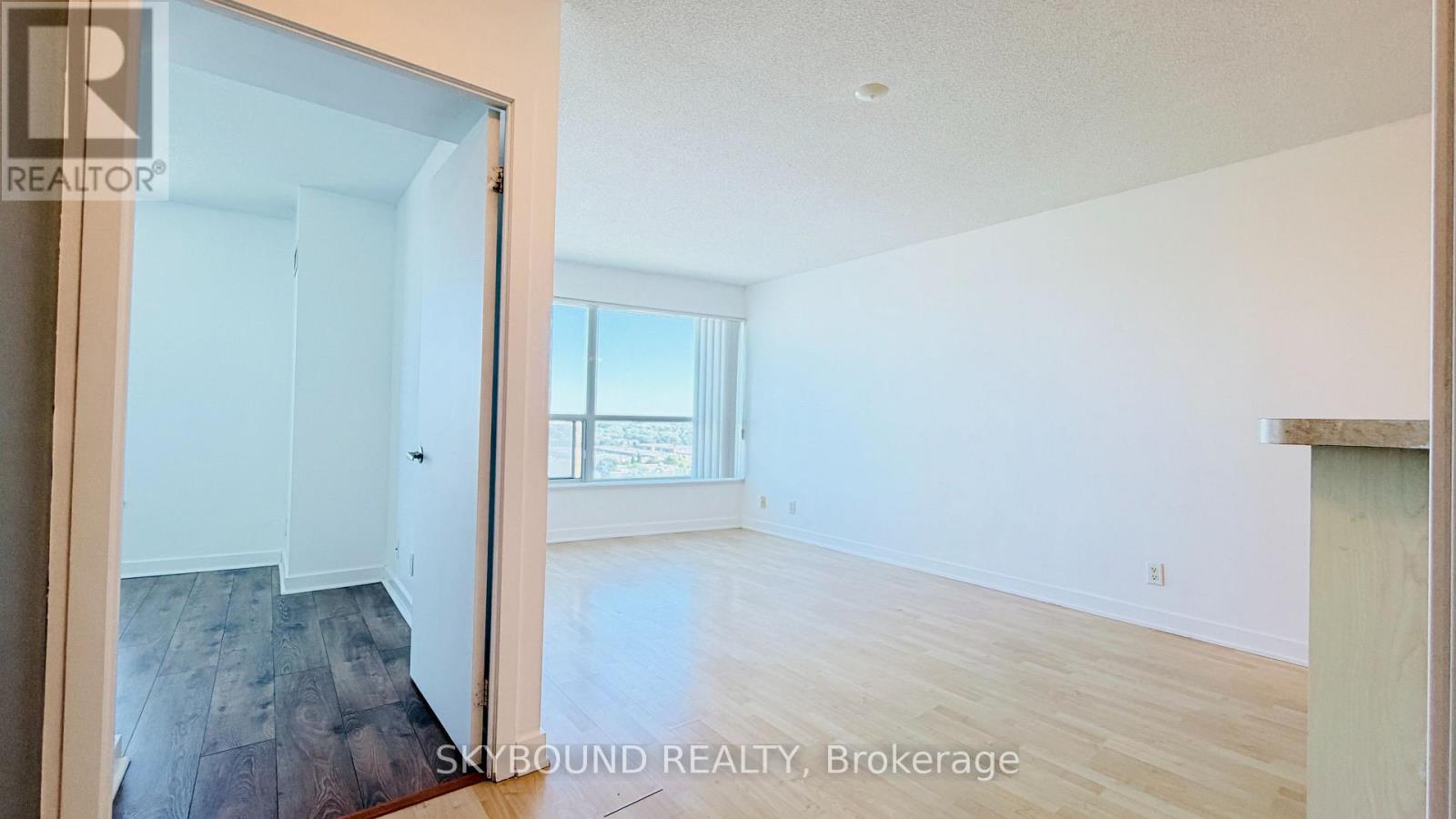 1702 - 38 Lee Centre Drive, Toronto, Ontario  M1H 3J7 - Photo 2 - E12658112