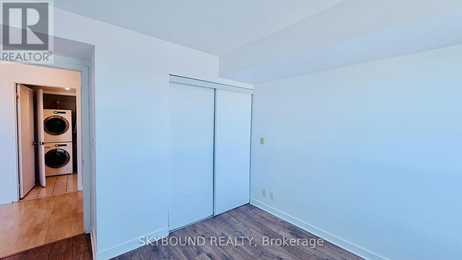 1702 - 38 Lee Centre Drive, Toronto, Ontario  M1H 3J7 - Photo 3 - E12658112