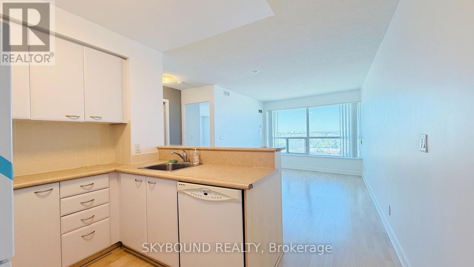 1702 - 38 LEE CENTRE DRIVE, Toronto, Ontario