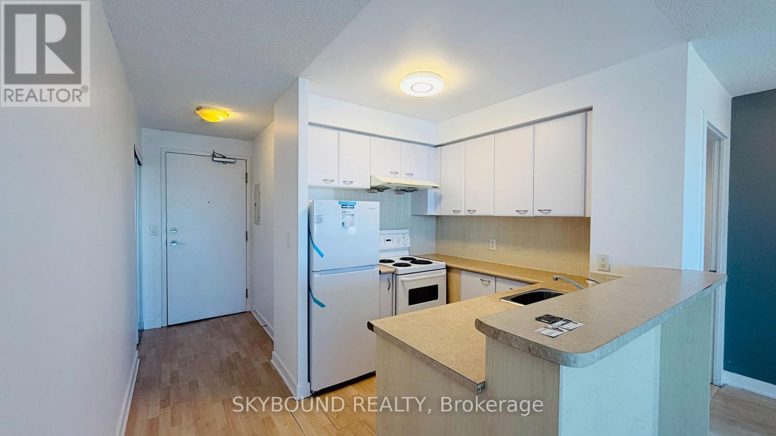 1702 - 38 Lee Centre Drive, Toronto, Ontario  M1H 3J7 - Photo 5 - E12658112