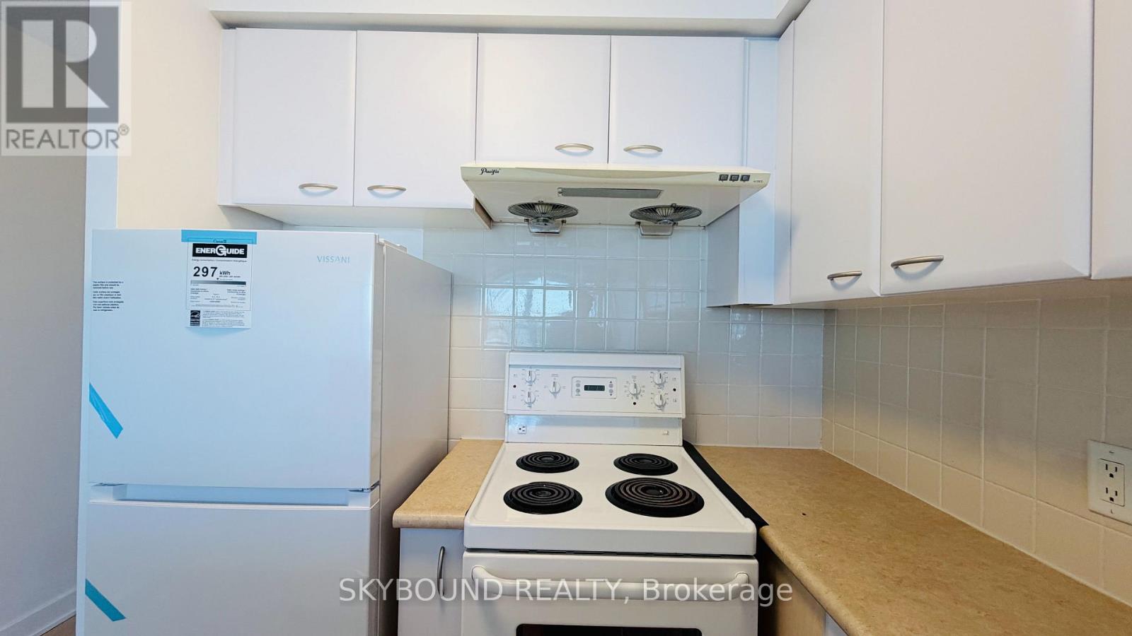 1702 - 38 Lee Centre Drive, Toronto, Ontario  M1H 3J7 - Photo 7 - E12658112