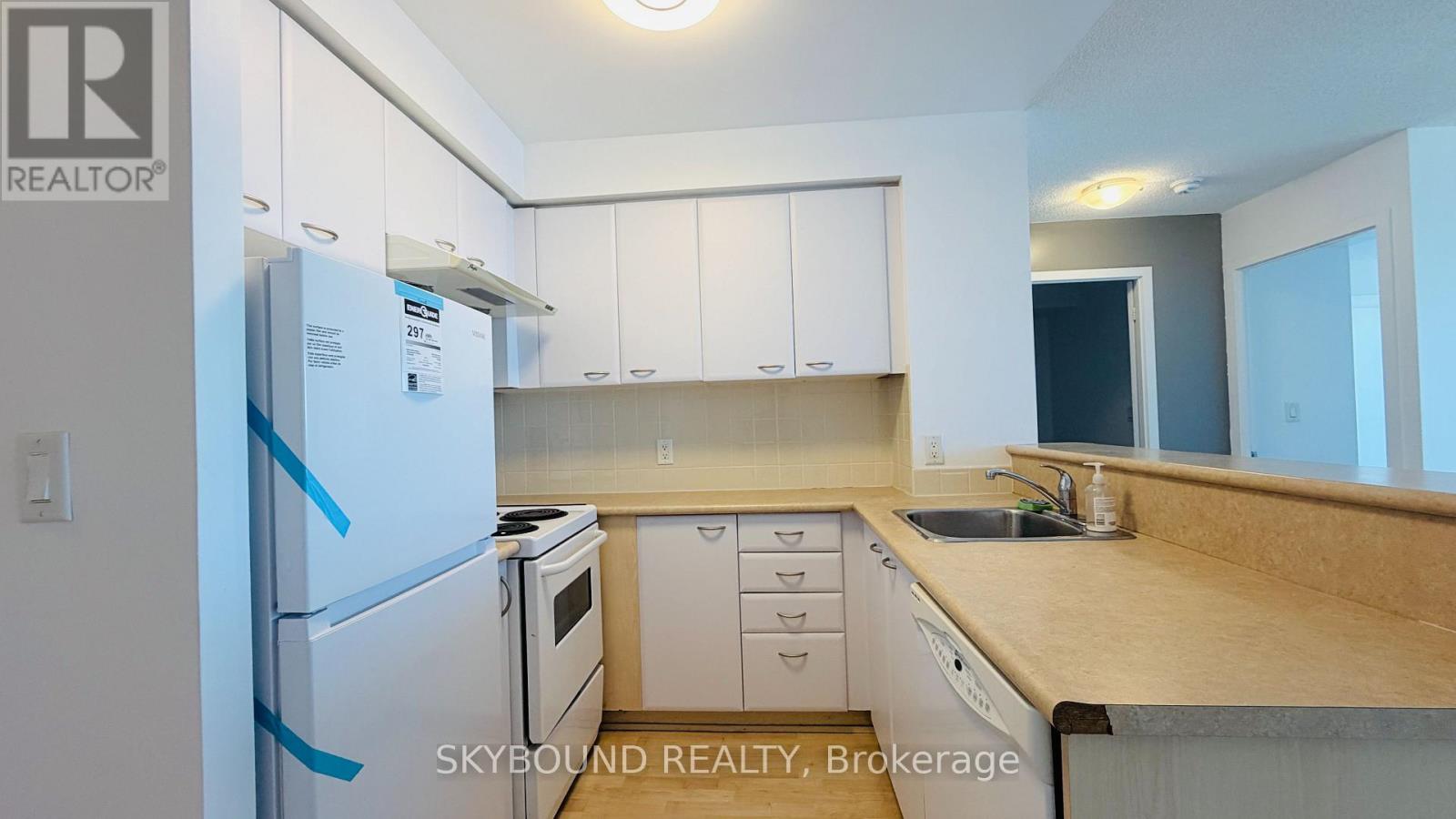 1702 - 38 Lee Centre Drive, Toronto, Ontario  M1H 3J7 - Photo 4 - E12658112