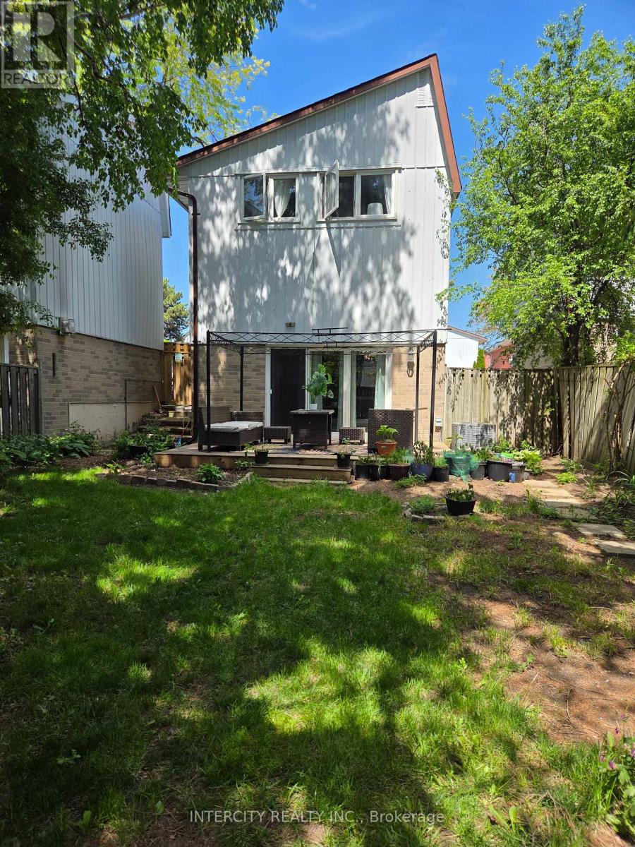 21 Highview Trail, Brampton, Ontario  L6S 1P5 - Photo 33 - W13216618