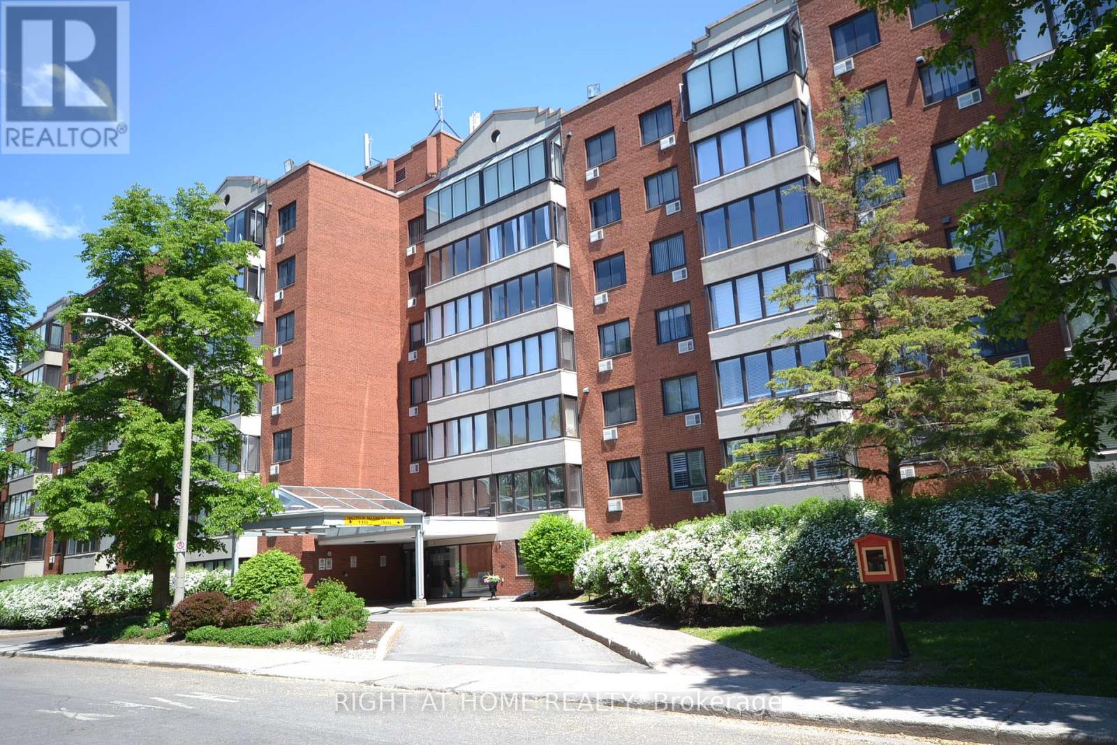 309 - 225 Alvin Road N, Ottawa, Ontario  K1K 4H6 - Photo 3 - X12903904