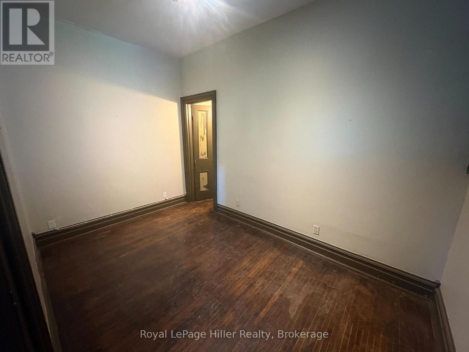 34 Ontario Street, Stratford, Ontario  N5A 3G8 - Photo 5 - X12501566