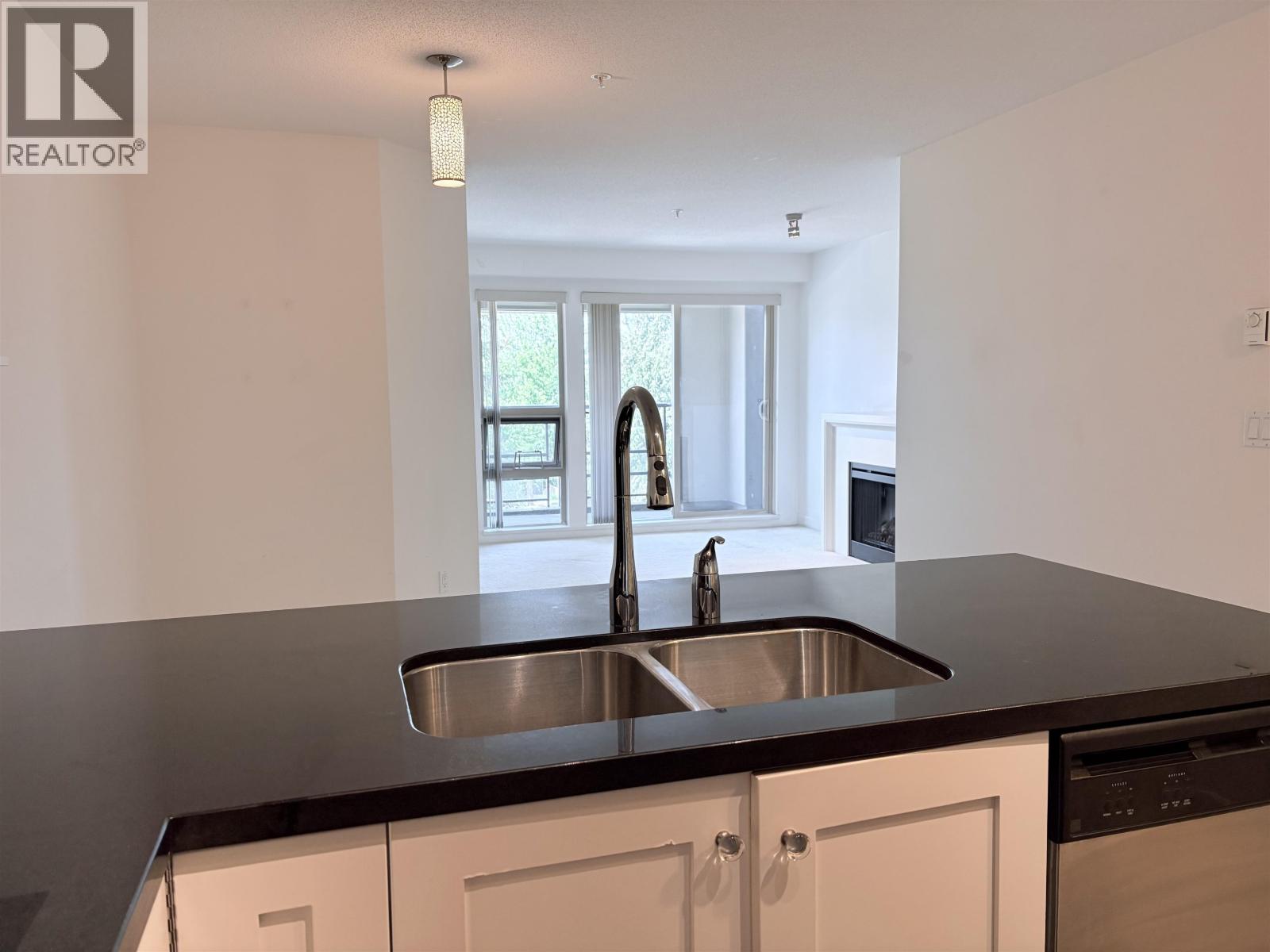 305 4550 Fraser Street, Vancouver, British Columbia  V5V 4G8 - Photo 3 - R3094891