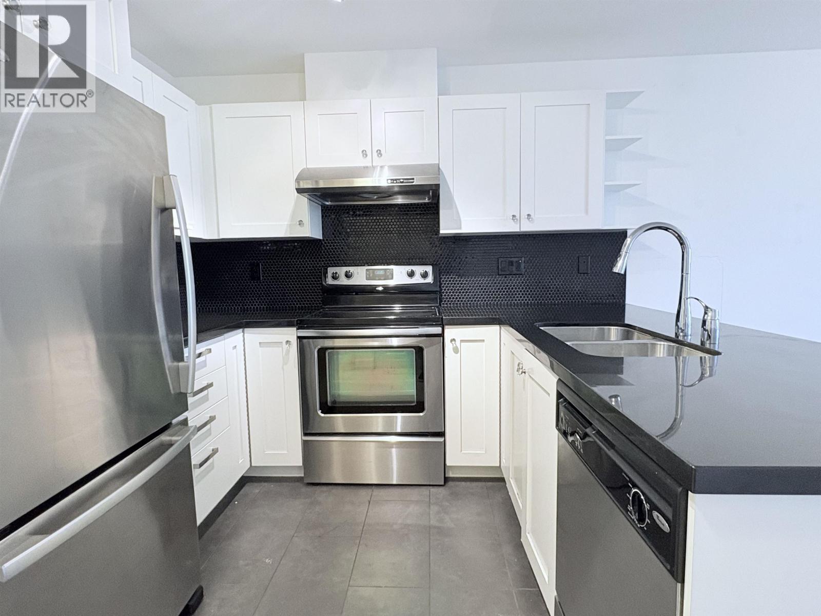 305 4550 Fraser Street, Vancouver, British Columbia  V5V 4G8 - Photo 5 - R3094891