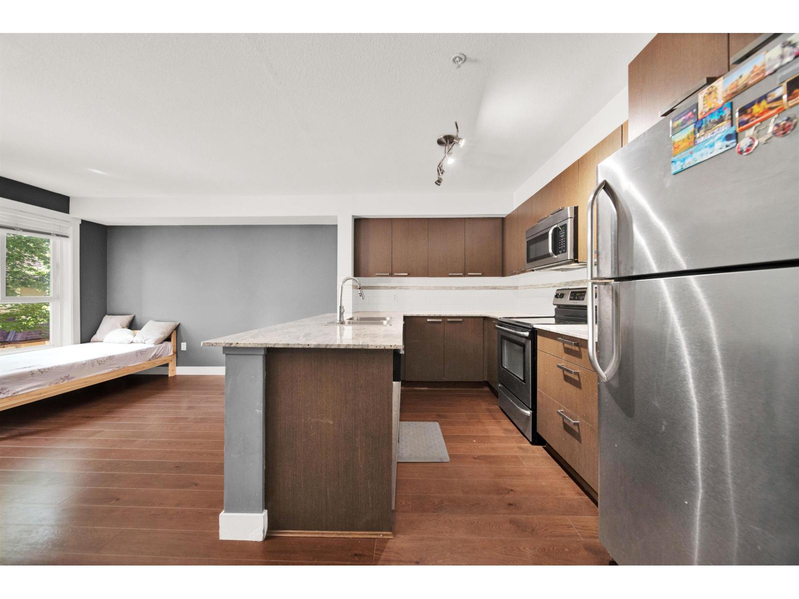 201 13883 Laurel Drive, Surrey, British Columbia  V3T 1A8 - Photo 5 - R3130058