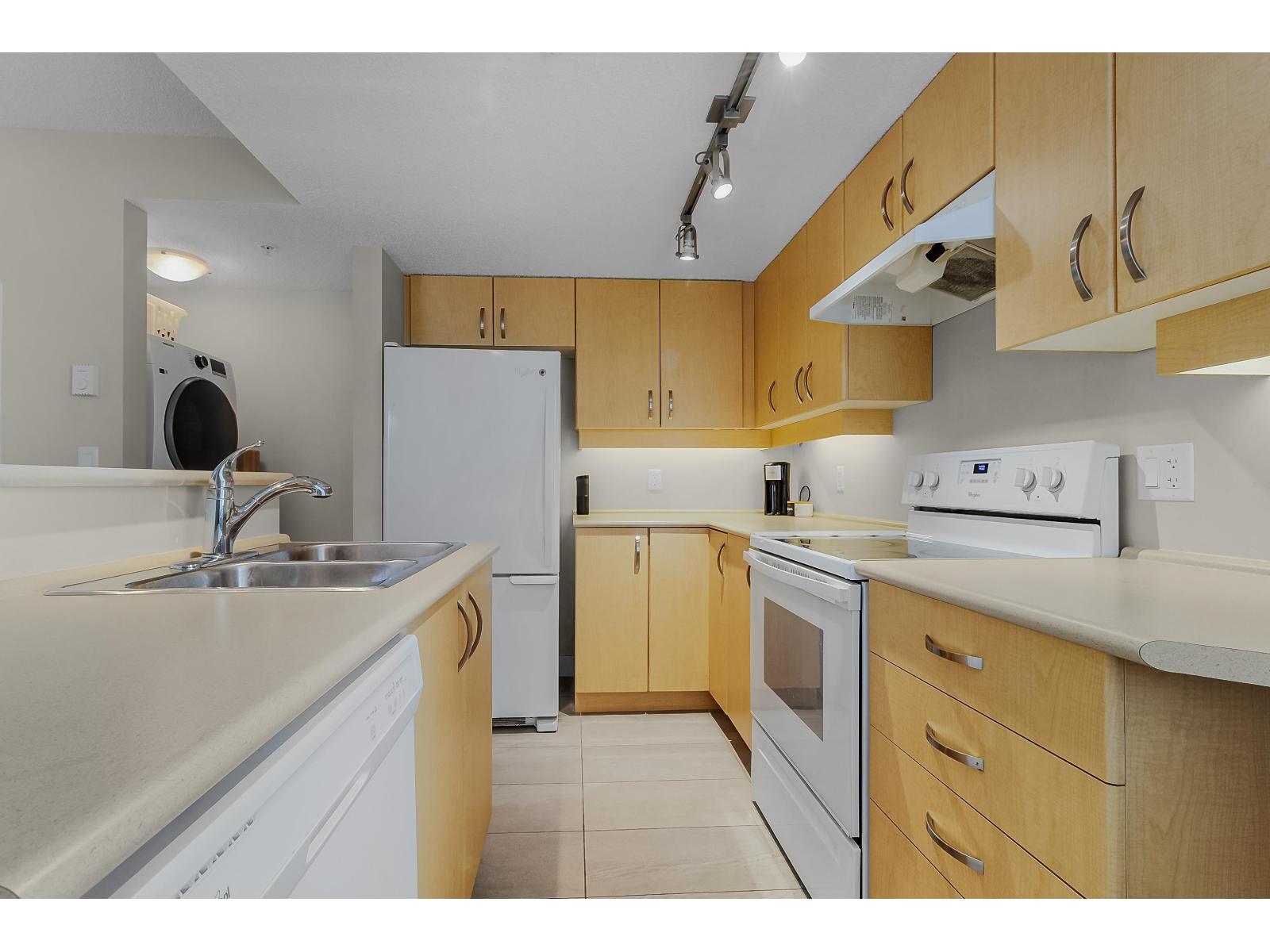 331 10838 City Parkway, Surrey, British Columbia  V3T 5X9 - Photo 7 - R3129598