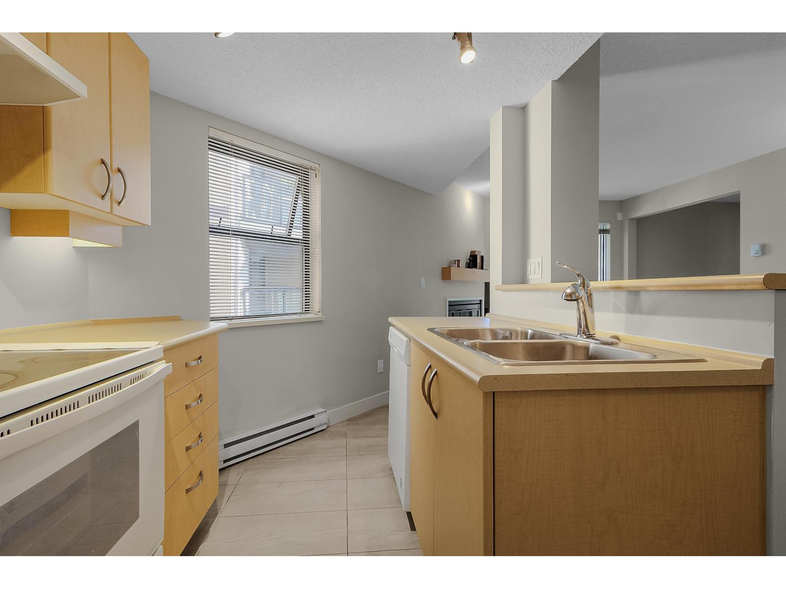 331 10838 City Parkway, Surrey, British Columbia  V3T 5X9 - Photo 10 - R3129598