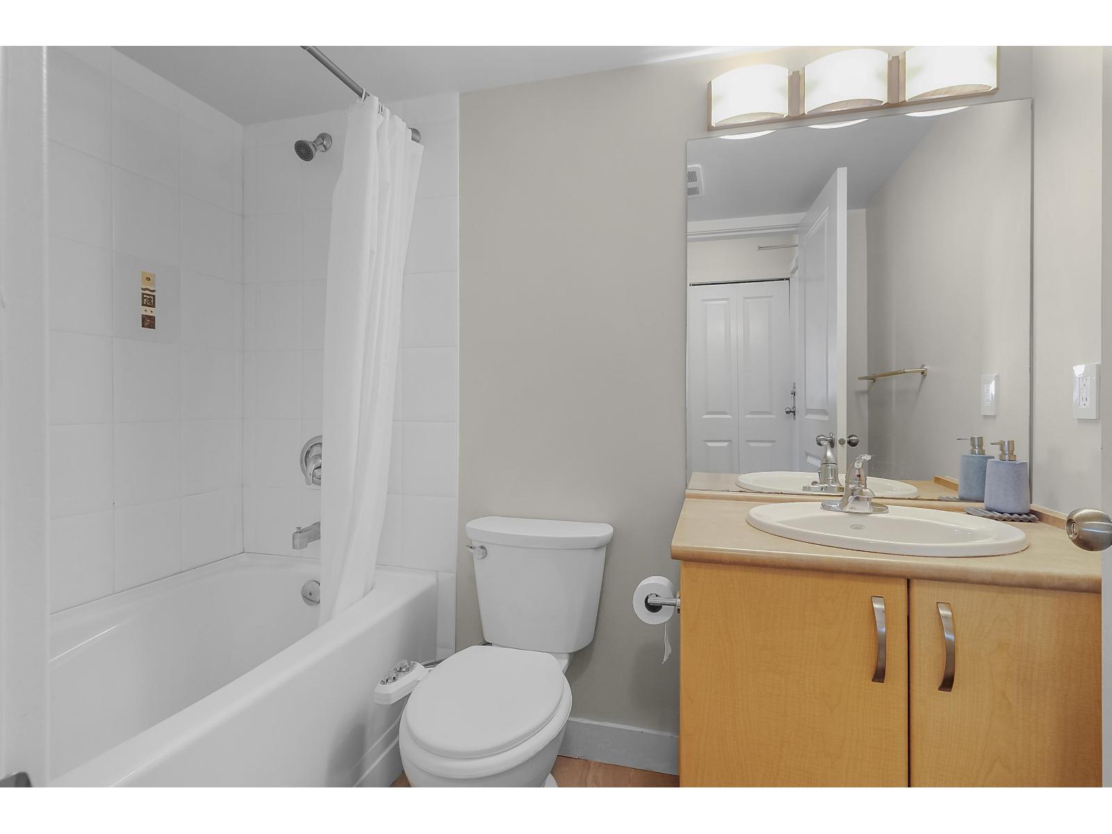 331 10838 City Parkway, Surrey, British Columbia  V3T 5X9 - Photo 15 - R3129598