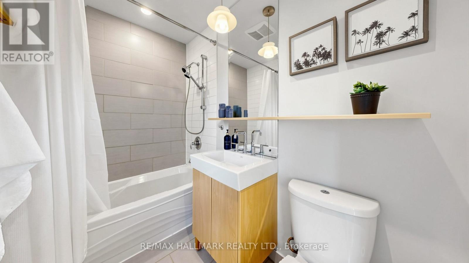 9 Squires Avenue, Toronto, Ontario  M4B 2R2 - Photo 11 - E13224464