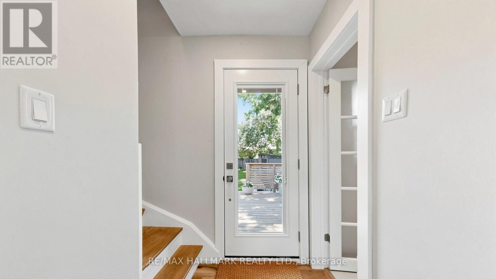 9 Squires Avenue, Toronto, Ontario  M4B 2R2 - Photo 13 - E13224464