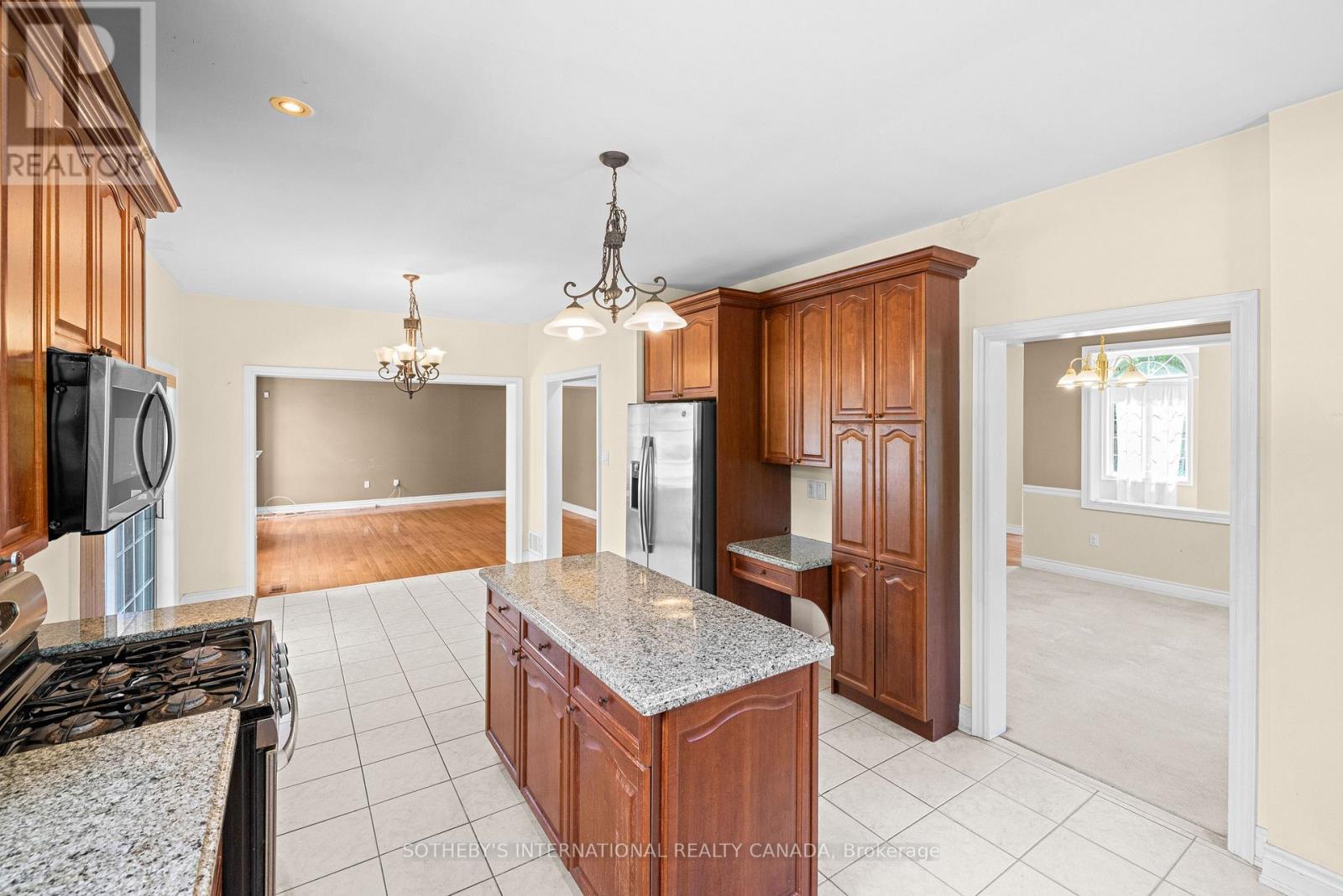 45 Montebello Crescent, Ajax, Ontario  L1T 4N2 - Photo 12 - E13224486