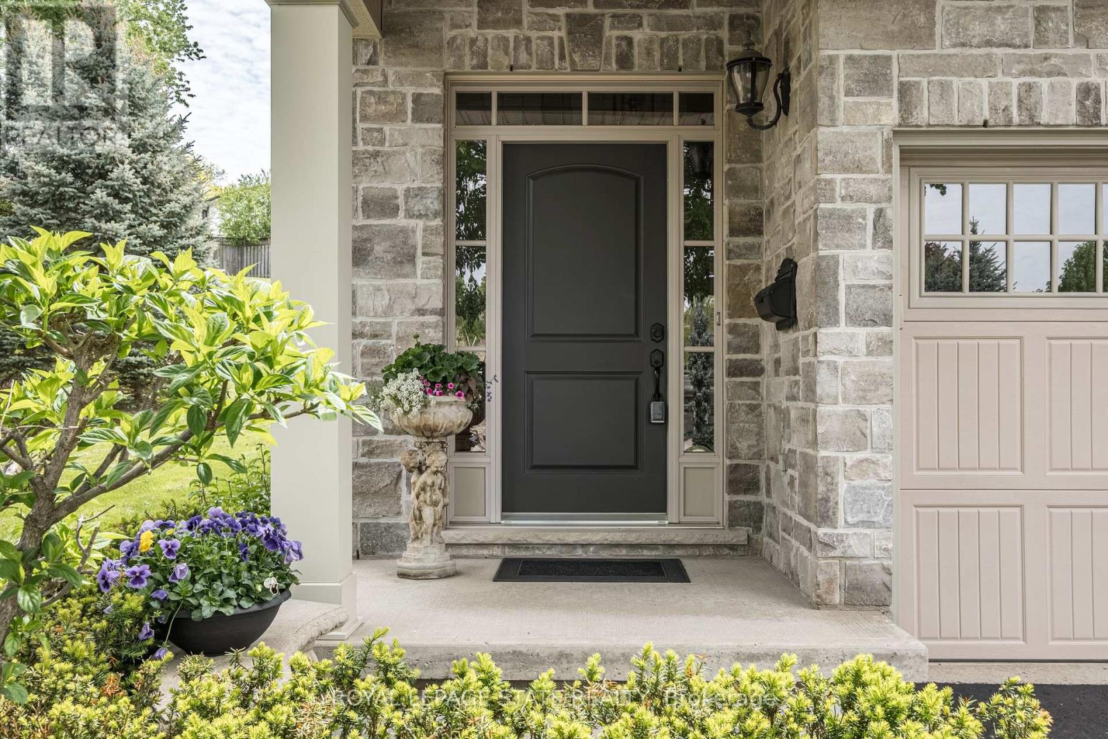 60 Mcgrath Court, Hamilton, Ontario  L9H 0A5 - Photo 4 - X13170644