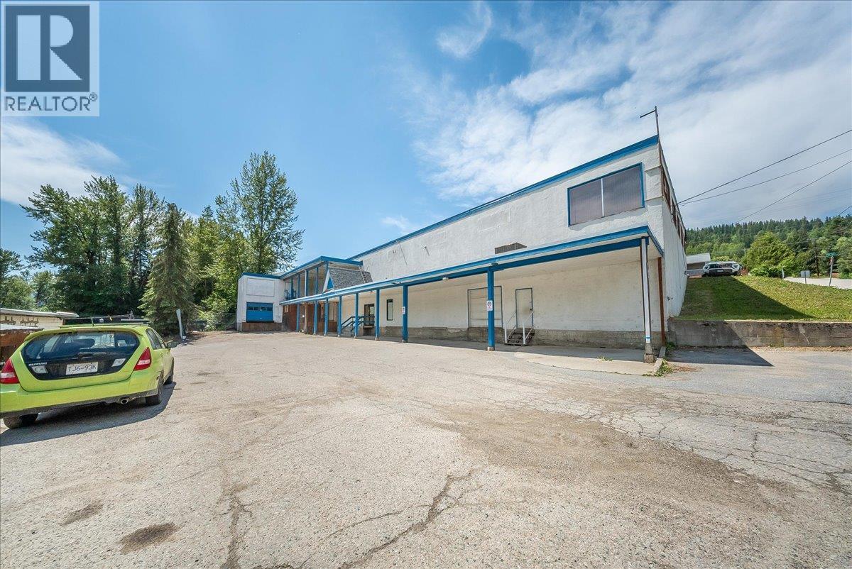 1846 First Street, Fruitvale, British Columbia V0G 1L0 - Photo 5 - 10389700