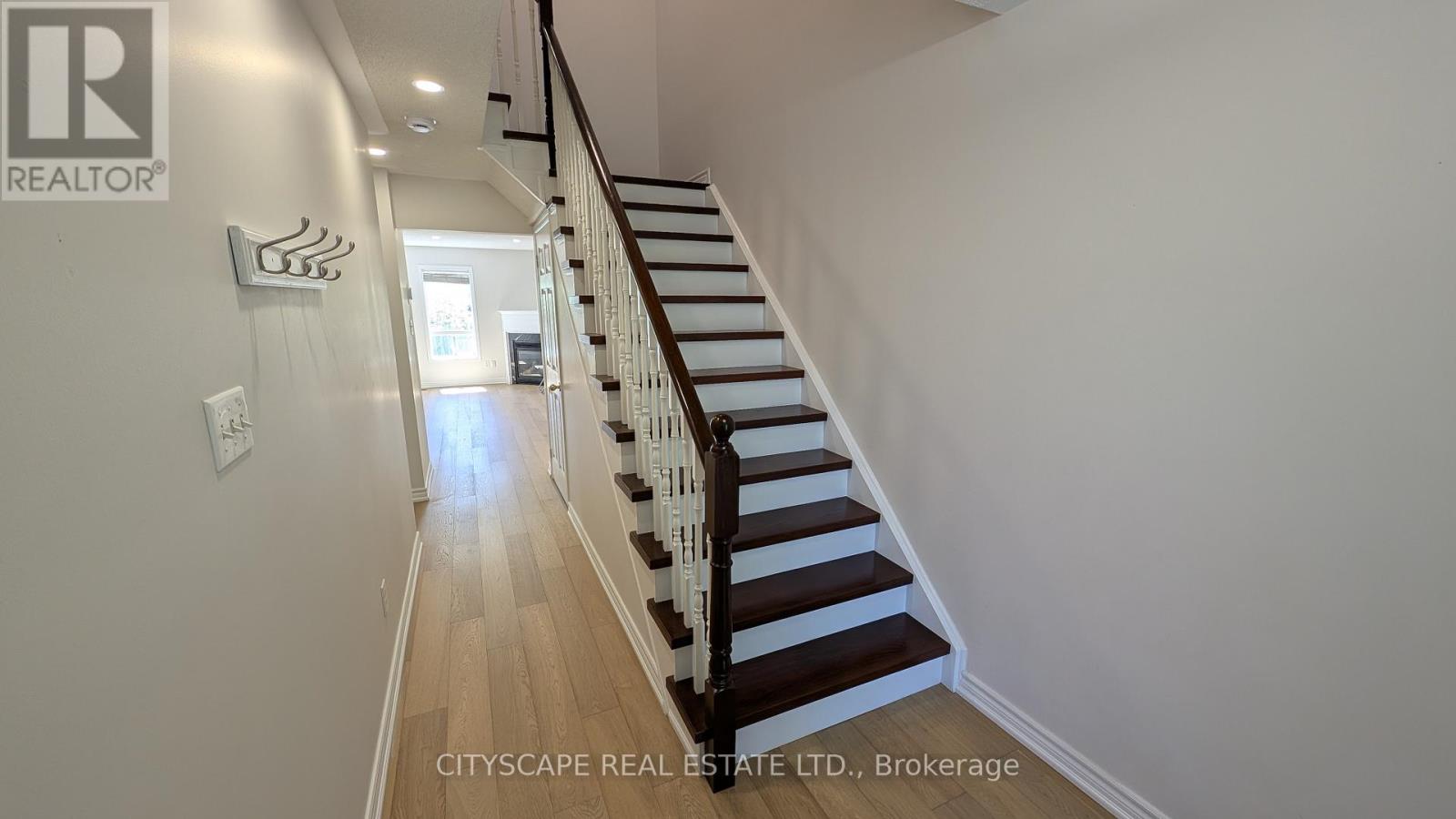 1850 Imperial Way, Burlington, Ontario  L7L 7M2 - Photo 4 - W13224304